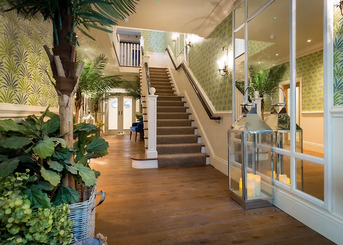 Roslin Beach Hotel
